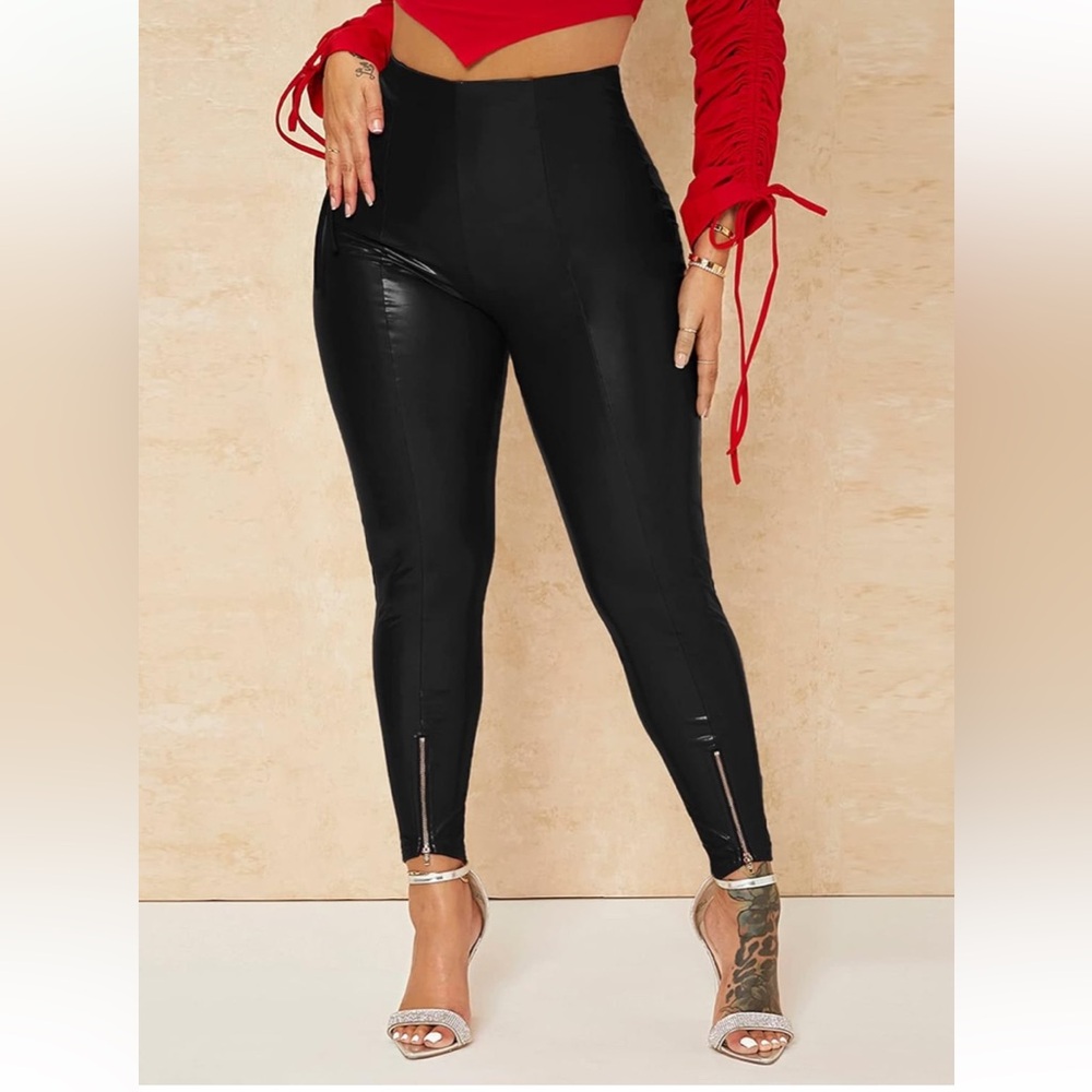 NWT Make Me Chic Size M Black High Waisted Skinny Zipper Slit Legging Pants